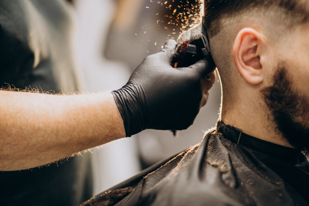 “Manera Barbershop: il salone che rivoluziona l’arte del barbering dal 1983”